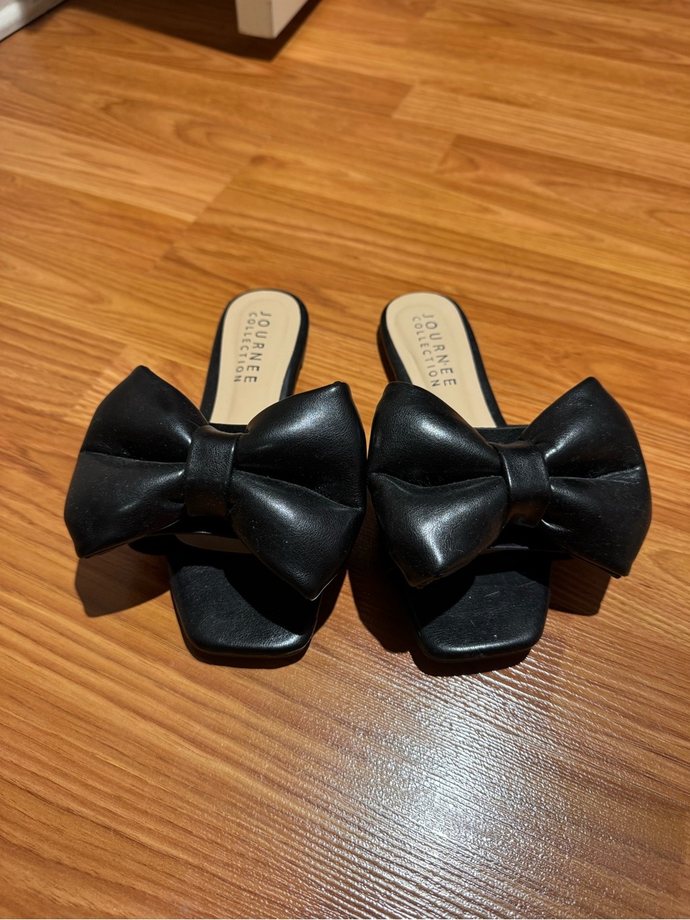 Journee collection bow flats